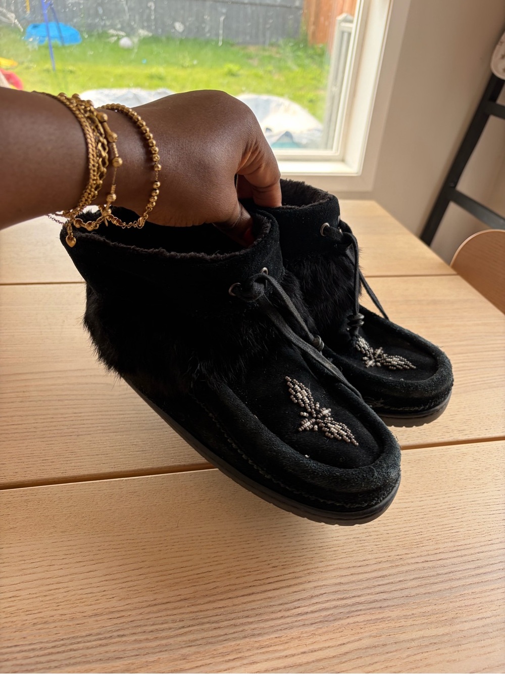 Manitoba mukulus  Beaded Faux-Fur Moccasin Boots -